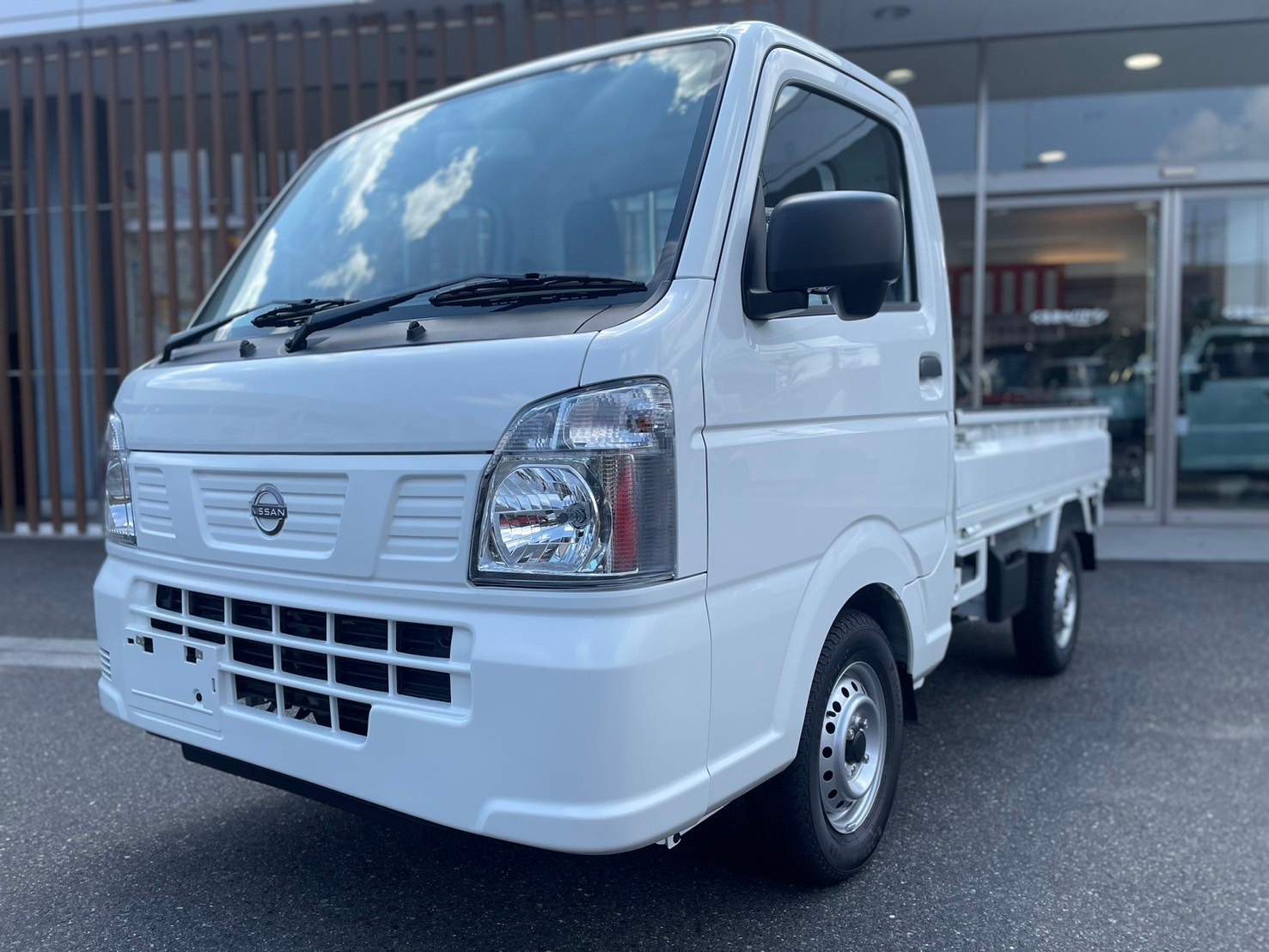 日産 DX農繁　5MT　4WD